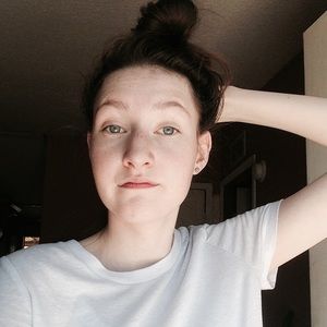 Meet your Posher, Caitlin